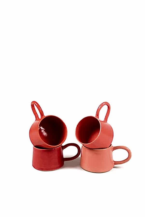 El yapımı stoneware seramik kahve fincanı seti kırmızı